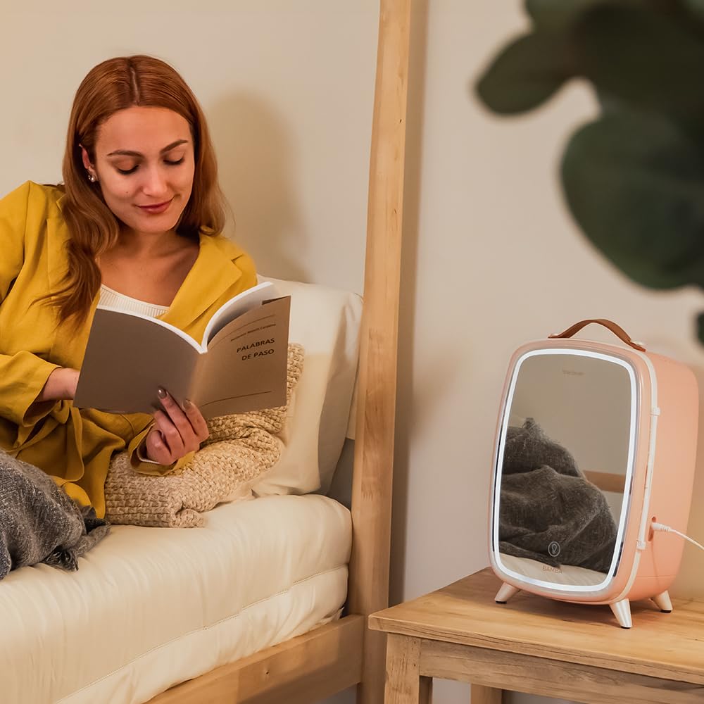 Cecotec Nevera de cosméticos Bamba CoolingBeauty 6000 Mirror, 6 L de Capacidad, Puerta con Espejo Exterior, Luz LED con 3 Intensidades, Enfriamiento hasta 10ºC