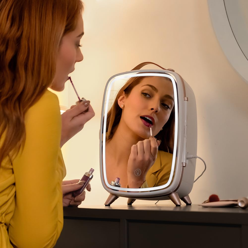 Cecotec Nevera de cosméticos Bamba CoolingBeauty 6000 Mirror, 6 L de Capacidad, Puerta con Espejo Exterior, Luz LED con 3 Intensidades, Enfriamiento hasta 10ºC
